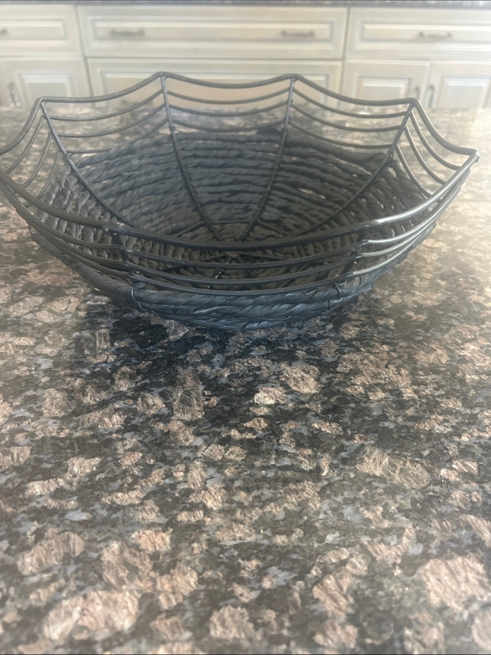 BLACK SPIDER WEB SHAPED  METAL/WOVEN BOWL